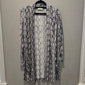 🐍 NWOT Zenana Snakeskin Print Open Front Tunic/Cardigan – Size L 🐍